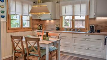 Basic Apartment | Private kitchen | Fridge, oven, dishwasher, electric kettle