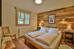 Leilighet – basic | 1 soverom, skrivebord for bærbar PC, barnesenger og sengetøy