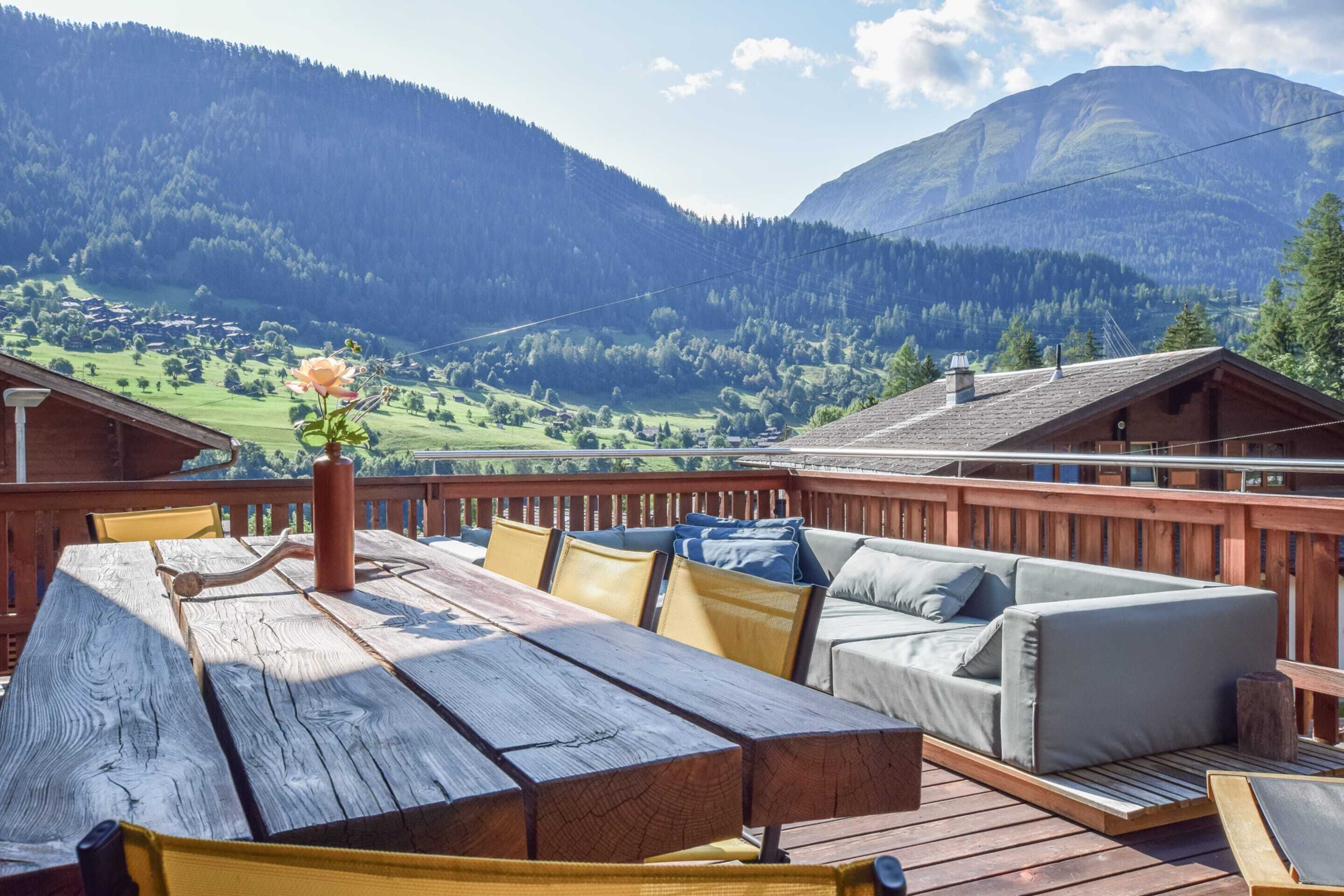 Basic Chalet | Outdoor dining