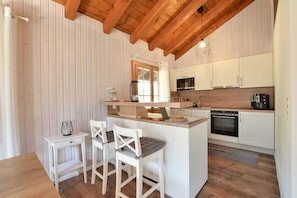 Basic-Chalet | Eigene Küche | Ofen, Geschirrspüler, Wasserkocher, Toaster