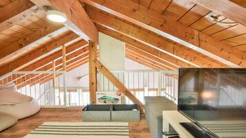Basic Chalet | Bahagian dalam