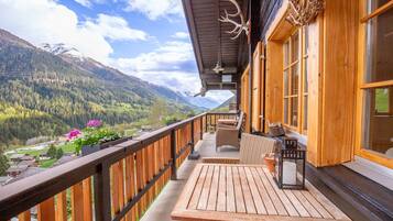 Basic Chalet | Outdoor dining