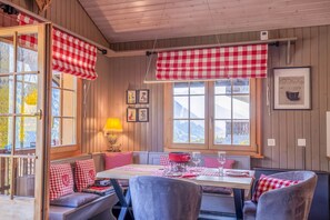 Basic Chalet | Dining