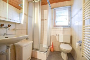 베이직 아파트 (Chalet Castellani Apartment) | 욕실 | 샤워 시설, 타월