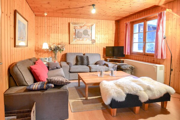 Lägenhet Basic (Chalet Castellani Apartment) | Vardagsrum | Tv och böcker