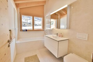 Basic Apartment | Bathroom | Hair dryer, towels, soap, shampoo - Milachra Penthouse (Fiesch)