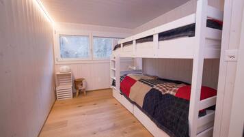 Basic Chalet | 5 bedrooms, laptop workspace, bed sheets