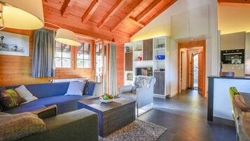 Basic Chalet | Living area | TV