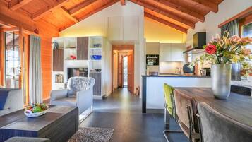 Basic Chalet | Dining