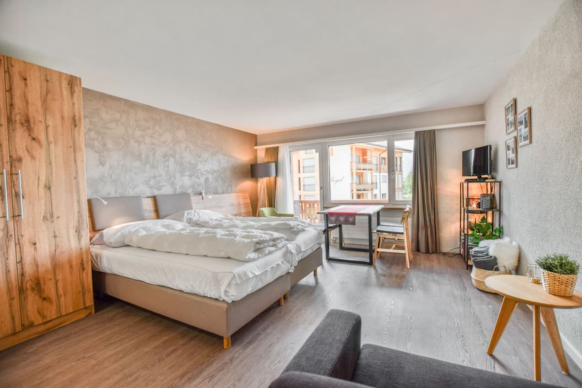 Basic Apartment (Rhodania 52)