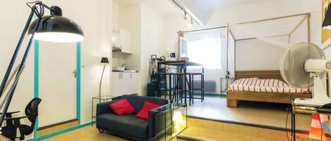 Desk, travel crib, free WiFi, bed sheets