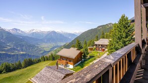 Basic Apartment (Chalet Rübezahl Attika) | Property grounds - Chalet Rübezahl (Riederalp)