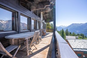 Basic Apartment (Chalet Rübezahl Attika) | Outdoor dining - Chalet Rübezahl (Riederalp)