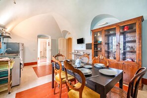 Family Apartment, 2 Bedrooms, 2 Bathrooms (Nella Apartment With Pool) | Dining - Nella Apartment With Pool (Sannicandro di Bari)