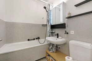 Combined shower/tub, hair dryer, towels, soap