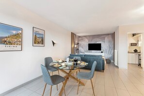 Family Apartment, Multiple Bedrooms (Residenza Tasso Sul Lago) | Dining