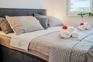 Apartamento familiar, 1 habitación (Modern Oasis With Terrace) | 1 dormitorio, tabla de planchar con plancha, wifi gratis y ropa de cama