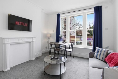 Brand New Stylish Apartment in Central Gloucester