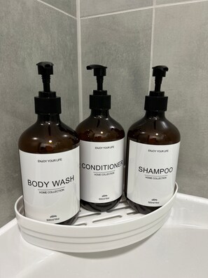 Séchoir à cheveux, serviettes fournies