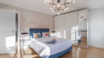 Luxury Apartment, Multiple Bedrooms, 2 Bathrooms (Novos Arcadia 501) | 3 bedrooms, WiFi, bed sheets