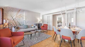 Luxury Apartment, Multiple Bedrooms, 2 Bathrooms (Novos Arcadia 501) | Living area