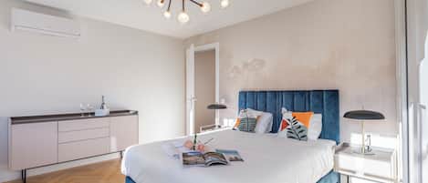 Luxury Apartment, Multiple Bedrooms, 2 Bathrooms (Novos Arcadia 501) | 3 bedrooms, WiFi, bed sheets