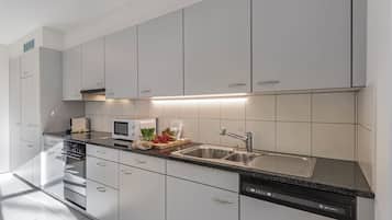 Luxury Apart Daire, 3 Yatak Odası, 2 Banyolu (Novos Arcadia 501) | Özel mutfak | Buzdolabı, mikrodalga fırın, fırın, set üstü ocak
