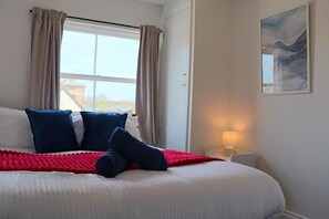 2 bedrooms, iron/ironing board, free WiFi, bed sheets - Brand New Stylish Apartment in Central Gloucester (Gloucestershire)