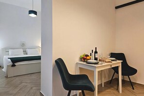Honeymoon Apartment, Multiple Bedrooms, Sea Facing (Sea and City Retreat Opatija) | Dining