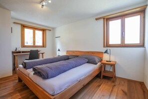 Basic-Apartment | 2 Schlafzimmer, laptopgeeigneter Arbeitsplatz, Bettwäsche