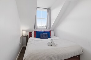 1 habitación, tabla de planchar con plancha, wifi gratis y ropa de cama 