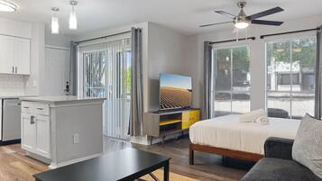 Silitysrauta/-lauta, ilmainen Wi-Fi, vuodevaatteet