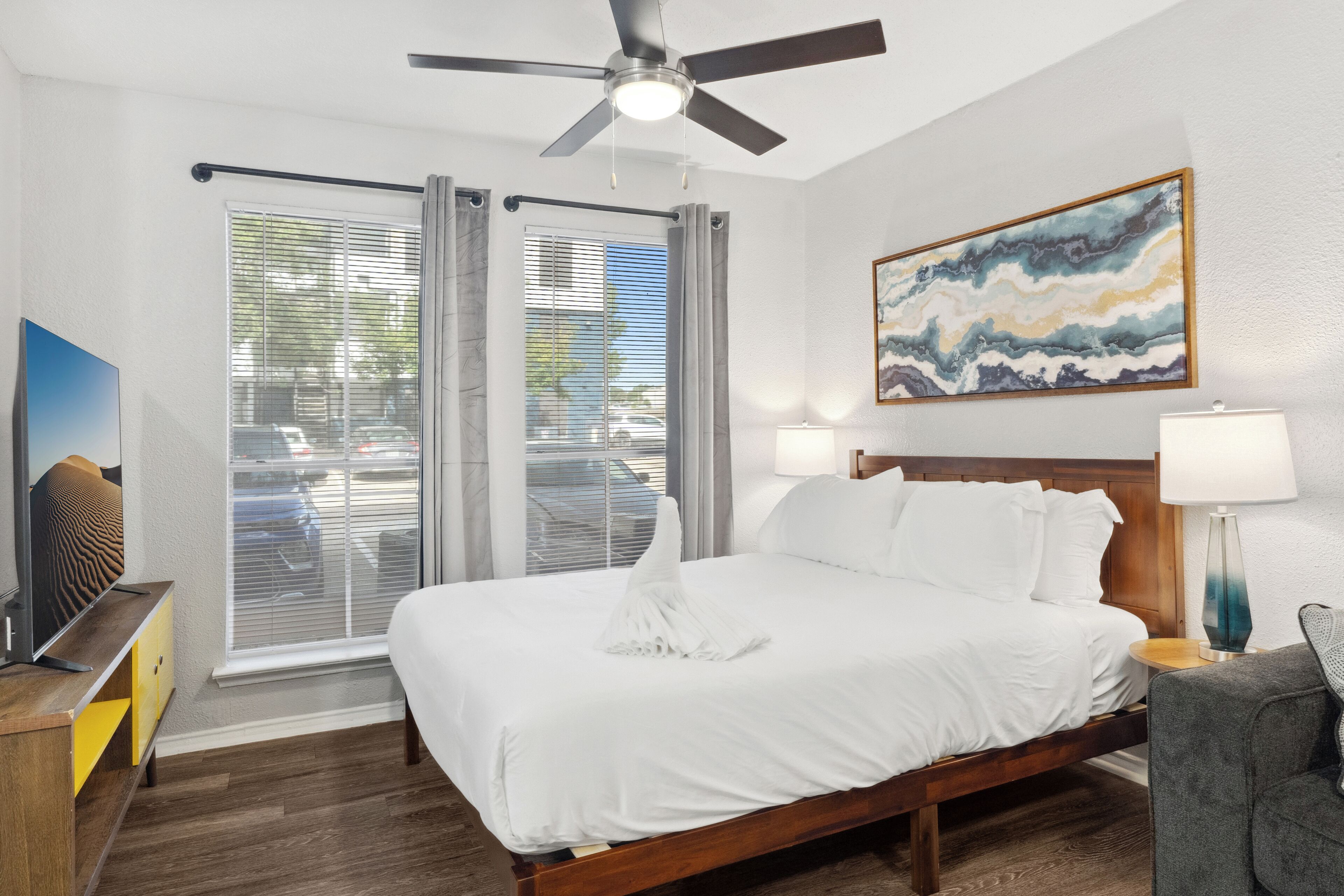 Iron/ironing board, free WiFi, bed sheets