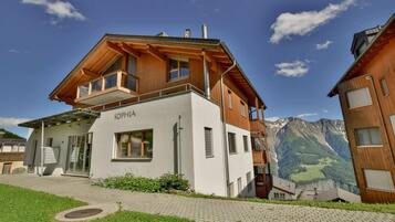 Basic Apartment | Exterior