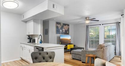 Beautiful 1BD/1BA in University Hills 5398
