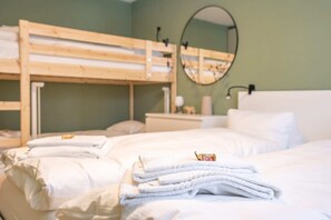 Basic-Apartment | 1 Schlafzimmer, laptopgeeigneter Arbeitsplatz, Bettwäsche