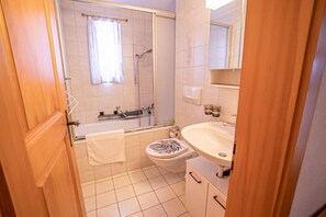 Basic-Apartment | Badezimmer