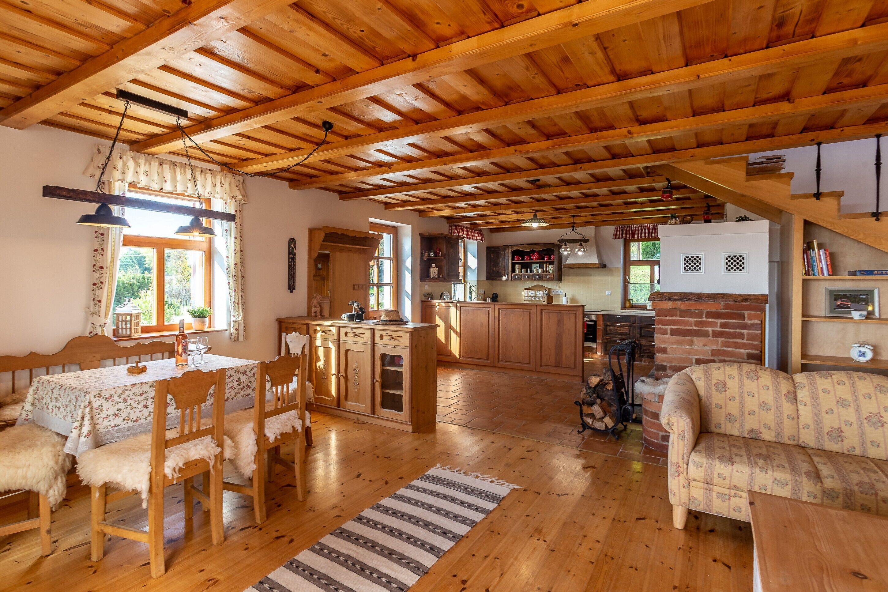 Nhà Tiêu chuẩn, nhiều phòng ngủ (Balaton View From Almadi) | Khu phòng khách | TV 21-inch có truyền hình cáp 