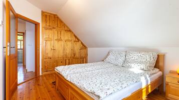 Standard House, Multiple Bedrooms (Balaton View From Almadi) | 3 bedrooms, iron/ironing board, free WiFi, bed sheets