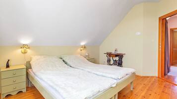 Standard House, 3 Bedrooms, Microwave (Balaton View From Almadi with Terrace) | 3 bedrooms, WiFi