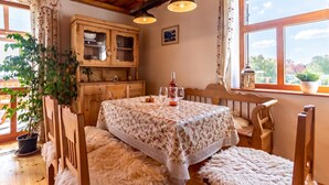 Standard-Haus, 3 Schlafzimmer, Mikrowelle (Balaton View From Almadi with Terrace) | Speisen