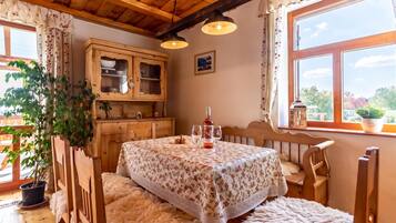 Standard-Haus, 3 Schlafzimmer, Mikrowelle (Balaton View From Almadi with Terrace) | Speisen