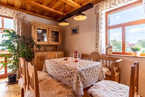 Standard-Haus, 3 Schlafzimmer, Mikrowelle (Balaton View From Almadi with Terrace) | Speisen
