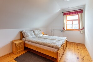 Standard House, Multiple Bedrooms (Balaton View From Almadi) | 3 bilik tidur, seterika/papan seterika, Wi-fi percuma, cadar katil 