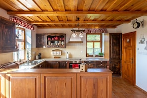 Standard House, 3 Bedrooms (Balaton View From Almadi) | Private kitchen