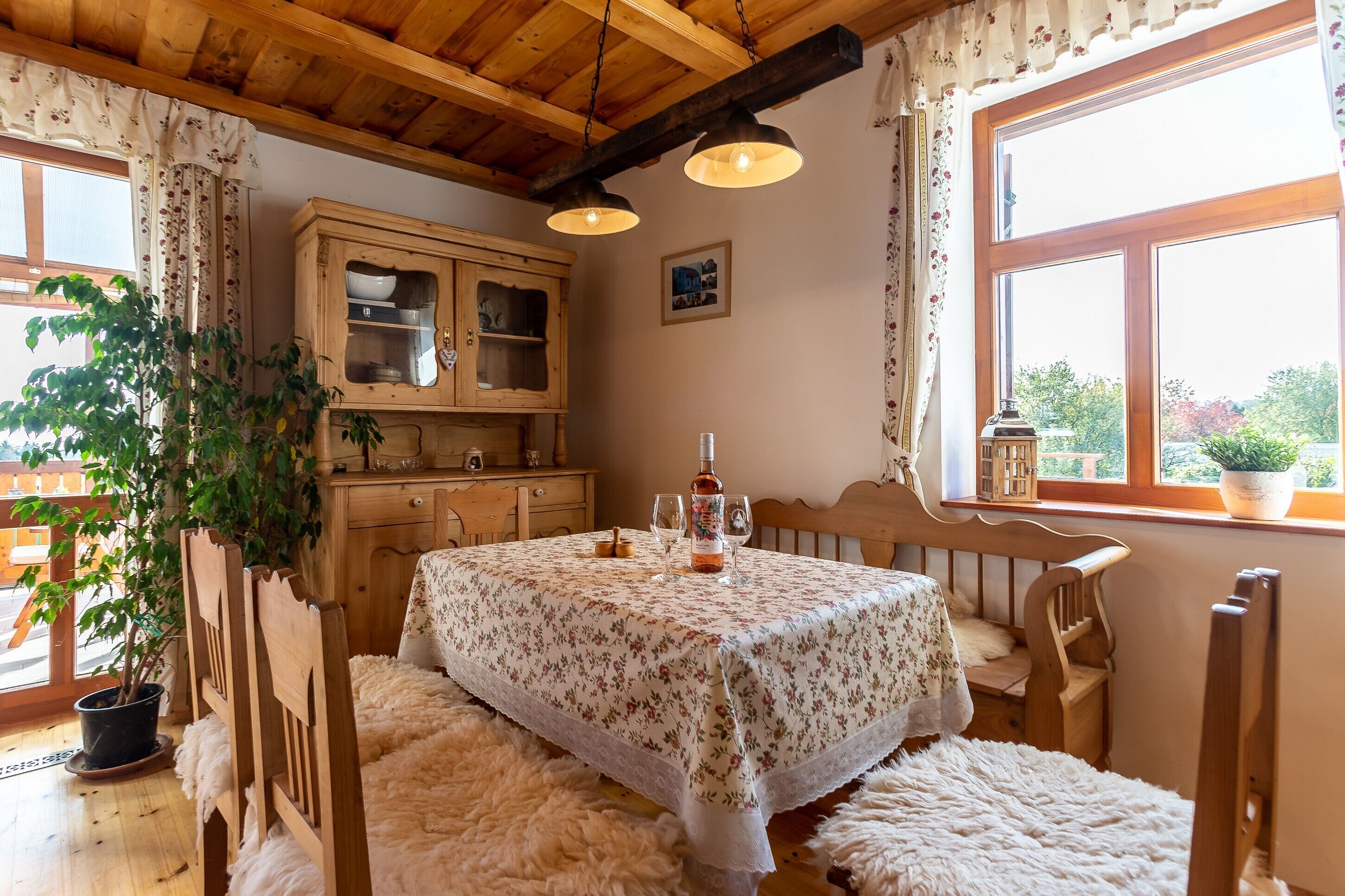 Nhà Tiêu chuẩn, nhiều phòng ngủ (Balaton View From Almadi) | Phòng ăn