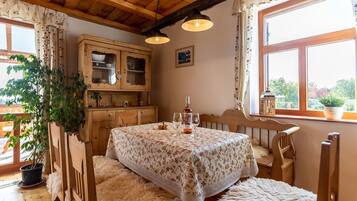 Standard House, Multiple Bedrooms (Balaton View From Almadi) | Dining room