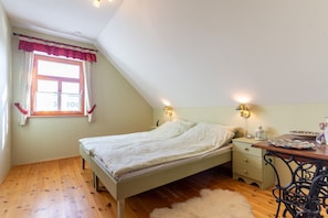 Standard House, 3 Bedrooms (Balaton View From Almadi) | 3 bedrooms, iron/ironing board, free WiFi, bed sheets