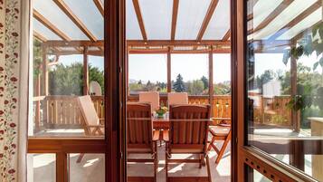 Standard House, Multiple Bedrooms (Balaton View From Almadi) | Interior