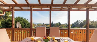 บาลาตอน วิว ฟรอม อัลมาดี